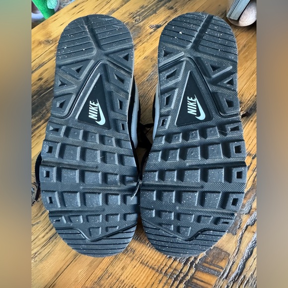 NIKE AIR MAX SIZE 6 LADIES BLACK WHITE - Picture 4 of 16